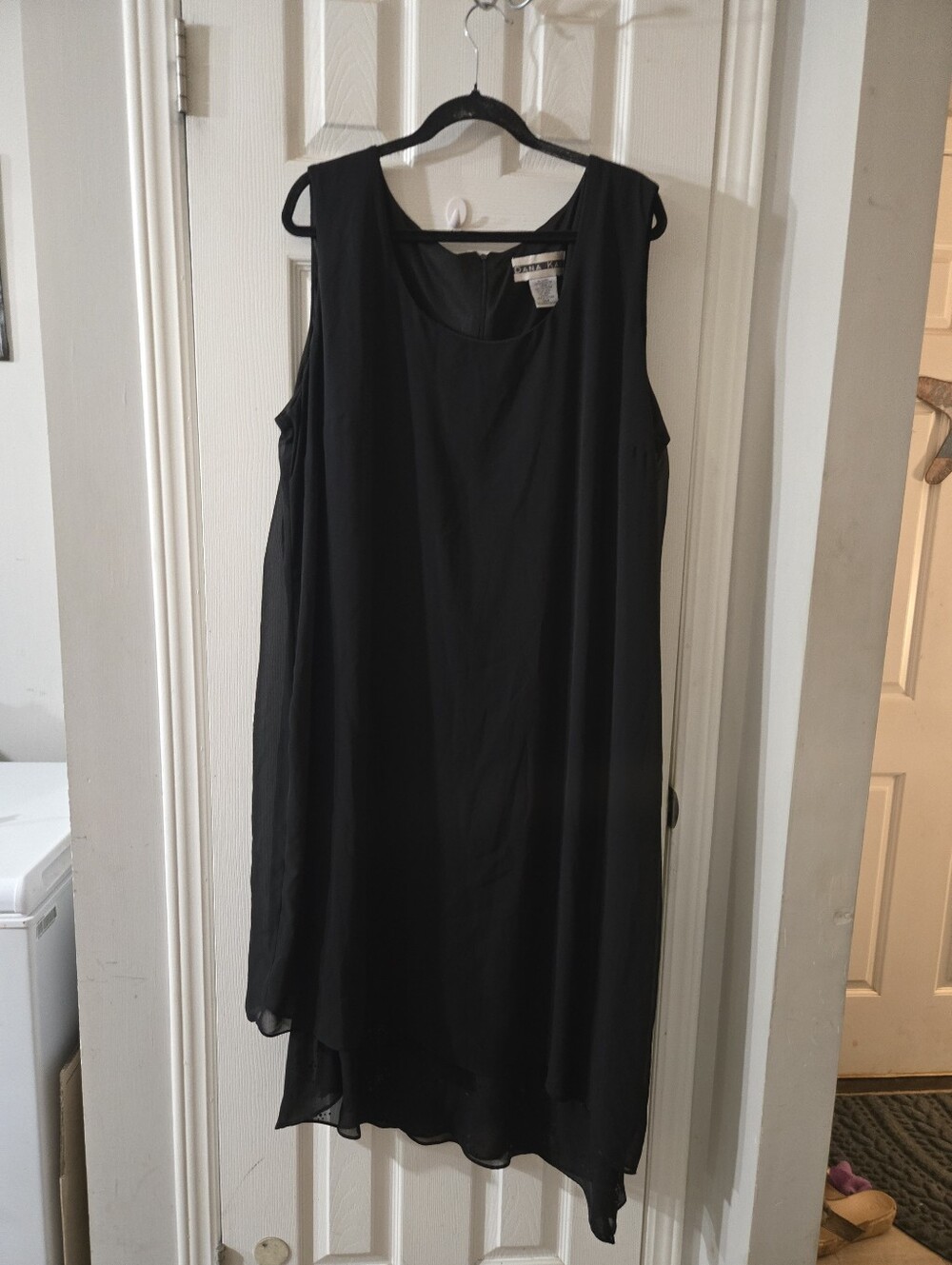 24w sleeveless dress